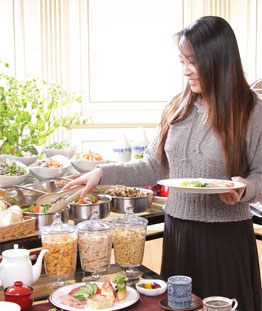 おいしい朝食お目当ての一般のご来客も