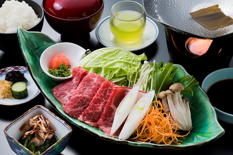 和牛しゃぶしゃぶ鍋ランチ 1.600円(税別)