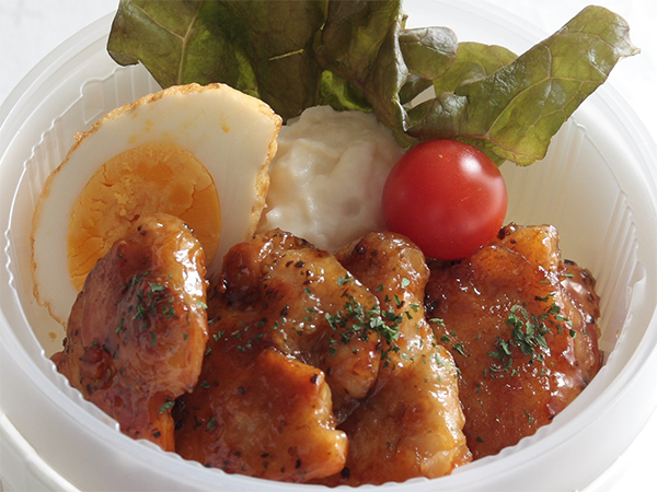 ②あぶりチキンのTERIYAKI BOWL 800円